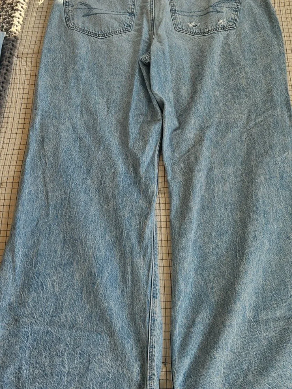 American Eagle Super High-Rise Baggy Jeans - Picture 2 of 5